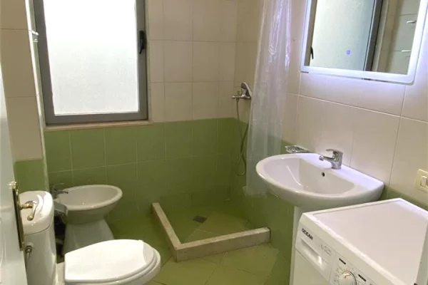 Shtepi me qera 1+1 ne Tirane - 40,000 Leke