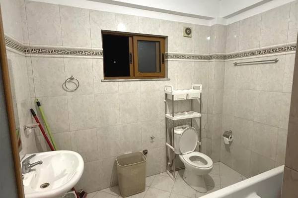 Shtepi me qera 1+1 ne Tirane - 35,000 Leke