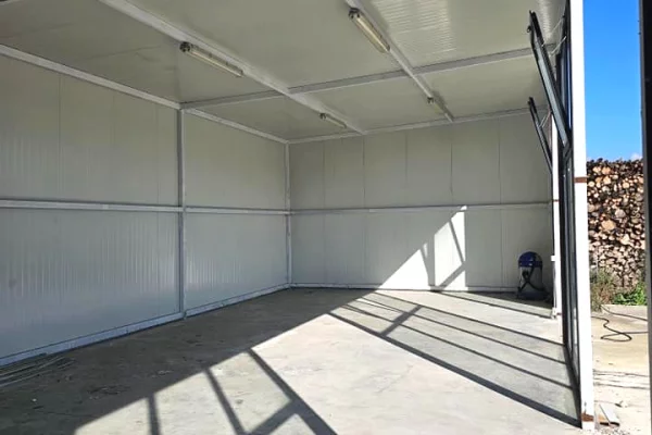 Ambient biznesi me qera 4+1 ne Tirane - 100,000 Leke