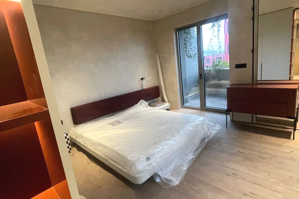 Shtepi me qera Apartament ne Tirane, 1+1, Mobilimi Bosh, pa mobiluar, Pagesa 2,000  Euro.