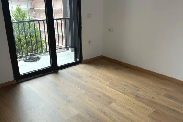 Ambiente Commerciale in Affitto 3+1 a Tirana - 550 Euro
