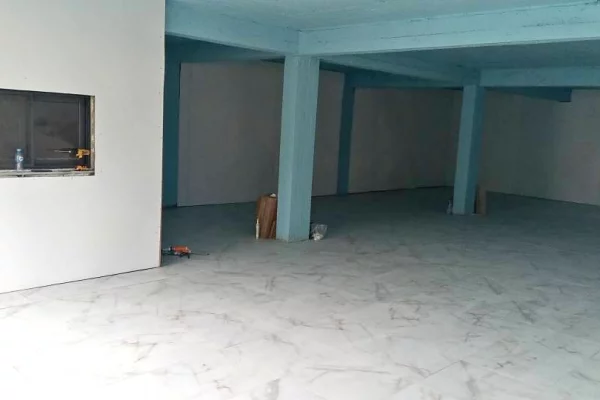 Ambiente Commerciale in Affitto 4+1 a Tirana - 1,000 Euro