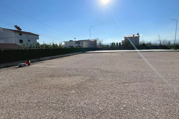 Truall ose Toke ne Tirane - 1,000 Euro