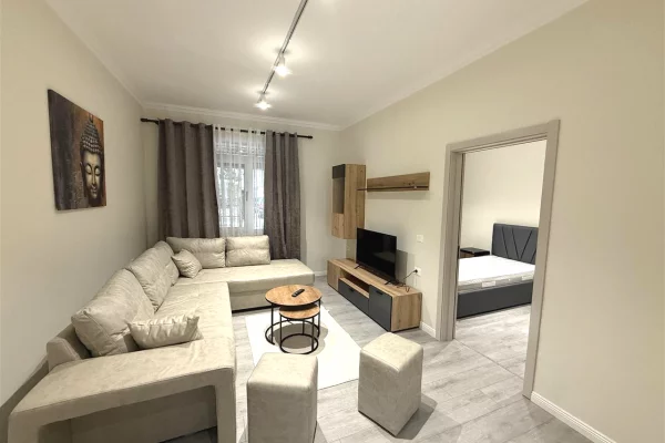 Shtepi me qera 2+1 ne Tirane - 850 Euro