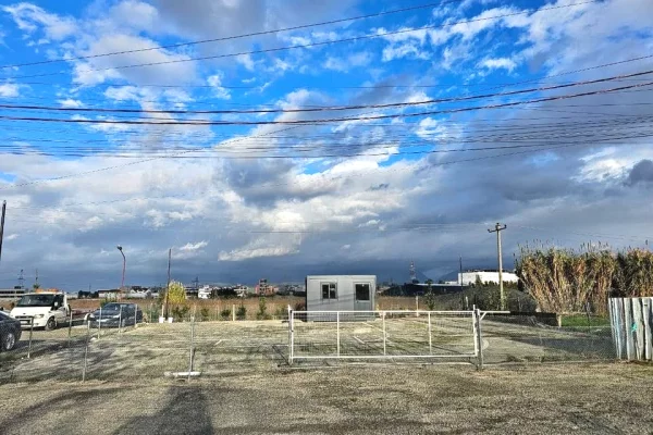 Truall ose Toke  ne Tirane - 700 Euro