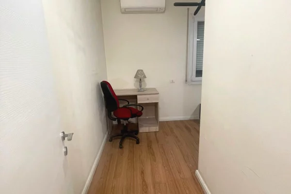 Shtepi me qera Apartament ne Tirane, 2+1, Mobilimi E mobiluar, Pagesa 1,000  Euro.