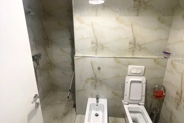 Shtepi me qera 2+1 ne Tirane - 1,000 Euro