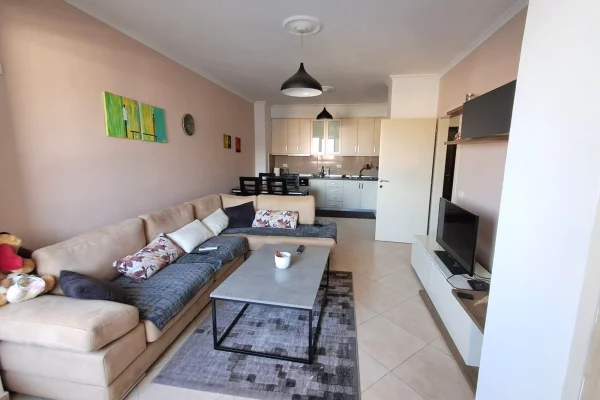 Shtepi me qera 2+1 ne Tirane - 55,000 Leke