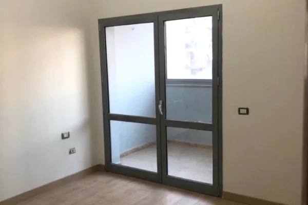 Ambient biznesi me qera 3+1 ne Tirane - 38,000 Leke