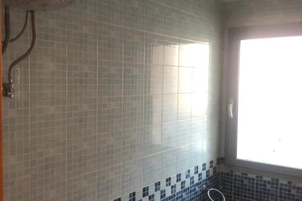 Ambient biznesi me qera 3+1 ne Tirane - 38,000 Leke