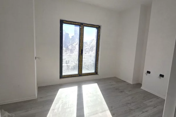 Shtepi me qera 2+1 ne Tirane - 1,200 Euro
