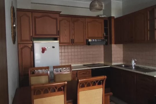 Shtepi me qera Apartament ne Tirane, 2+1, Mobilimi E mobiluar, Pagesa 45,000  Leke.