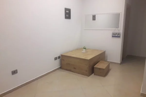 Ambient biznesi me qera 1+1 ne Tirane - 30,000 Leke