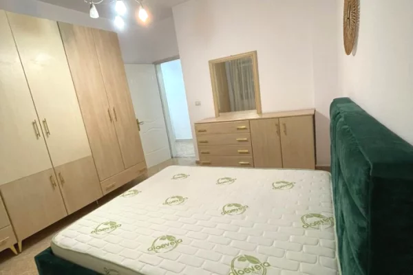 Shtepi me qera Apartament ne Tirane, 2+1, Mobilimi E mobiluar, Pagesa 75,000  Leke.