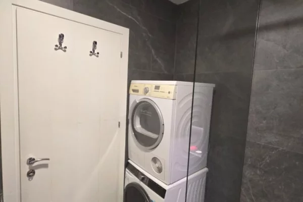 Shtepi me qera Apartament ne Tirane, 2+1, Mobilimi E mobiluar, Pagesa 50,000  Leke.