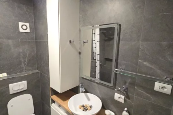 Shtepi me qera 2+1 ne Tirane - 50,000 Leke