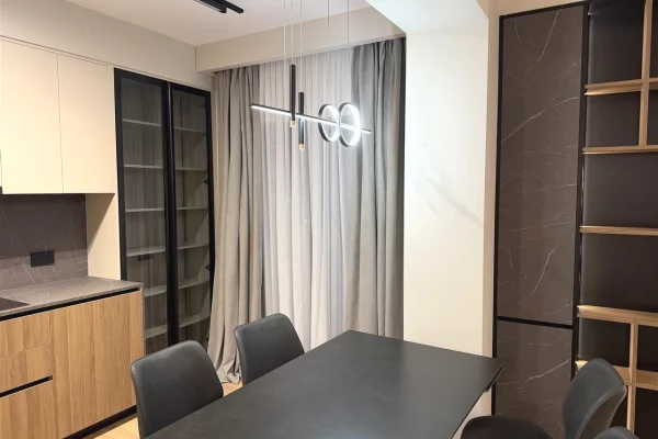 Shtepi me qera Apartament ne Tirane, 3+1, Mobilimi E mobiluar, Pagesa 1,300  Euro.