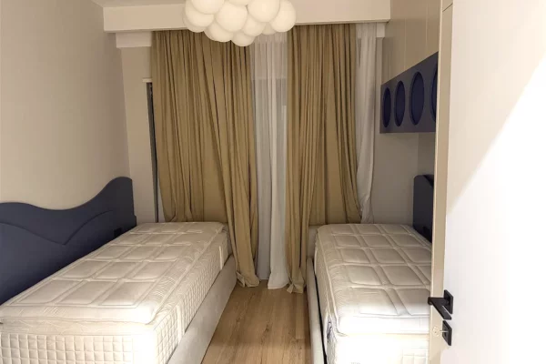 Shtepi me qera Apartament ne Tirane, 3+1, Mobilimi E mobiluar, Pagesa 1,300  Euro.