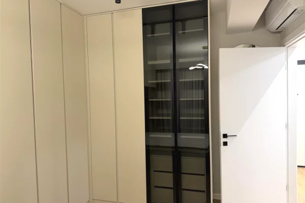 Shtepi me qera 3+1 ne Tirane - 1,300 Euro