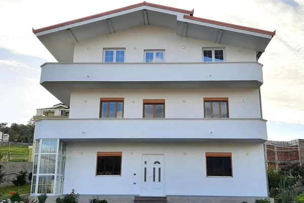 Private house for rent in Tirana 4+1, In Part