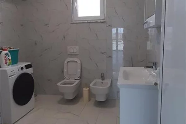 Casa in affitto 4+1 a Tirana - 2,000 Euro