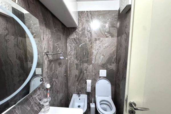 Shtepi me qera Apartament ne Tirane, 2+1, Mobilimi E mobiluar, Pagesa 1,000  Euro.