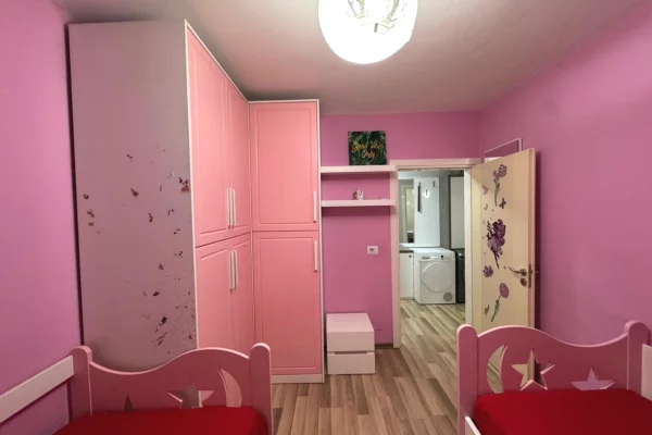 Shtepi me qera Apartament ne Tirane, 2+1, Mobilimi E mobiluar, Pagesa 1,000  Euro.