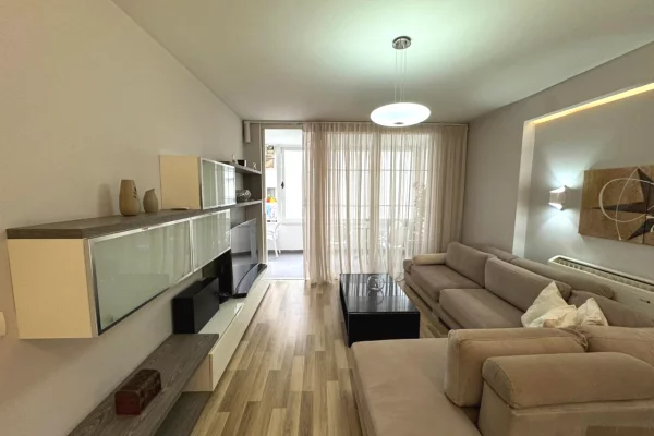 Casa in affitto 2+1 a Tirana - 1,000 Euro