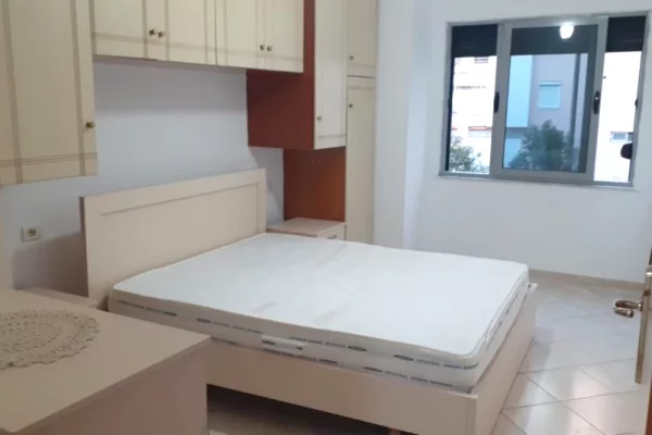 Shtepi me qera Apartament ne Tirane, 1+1, Mobilimi E mobiluar, Pagesa 35,000  Leke.