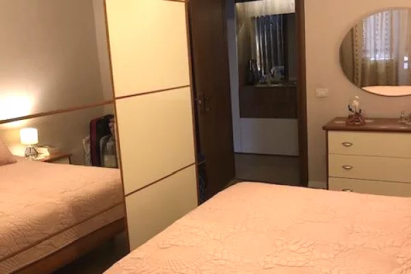Shtepi me qera Apartament ne Tirane, 1+1, Mobilimi E mobiluar, Pagesa 37,000  Leke.