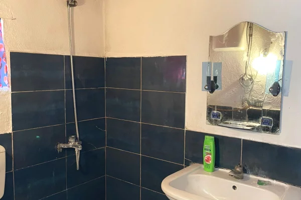 Shtepi me qera Shtepi Private ne Tirane, Garsoniere, Mobilimi E mobiluar, Pagesa 17,000  Leke.