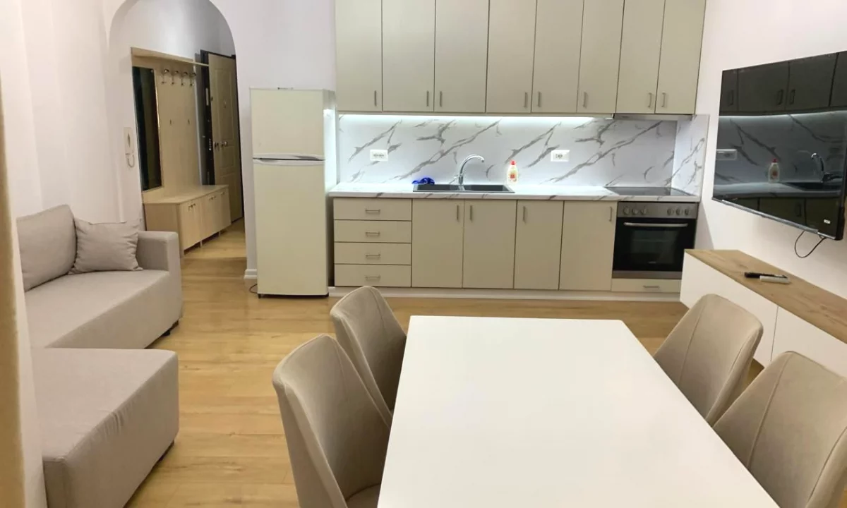 Shtepi ne shitje Apartament ne Tirane, 2+1, Mobilimi E mobiluar, Pagesa 148,800  Euro.