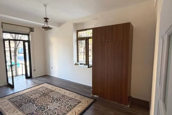 Business Property for Rent 1+1 in Tirana - 120,000 Leke