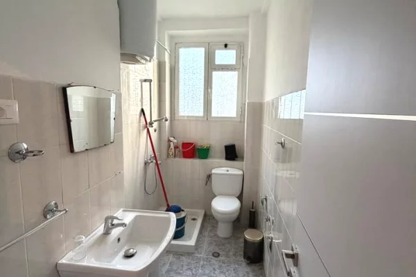 Business Property for Rent 1+1 in Tirana - 120,000 Leke