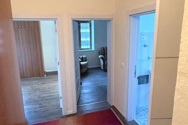 Jepet me qera dyqan tek Rruga e Dibres