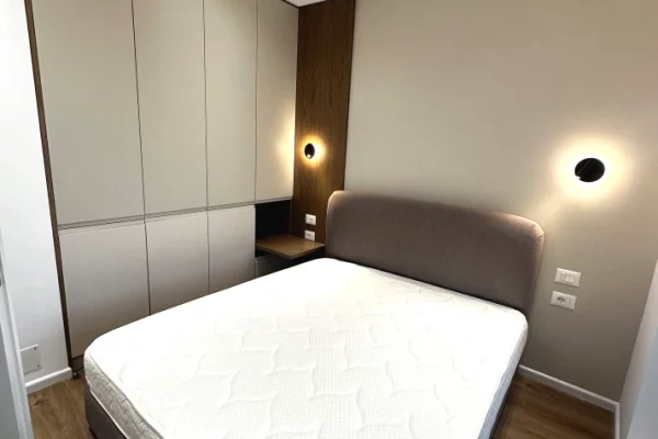 Shtepi me qera 1+1 ne Tirane - 54,000 Leke