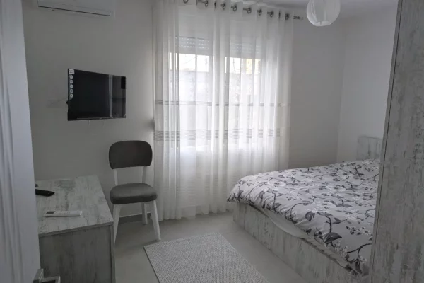 Shtepi me qera Apartament ne Tirane, 2+1, Mobilimi E mobiluar, Pagesa 65,000  Leke.