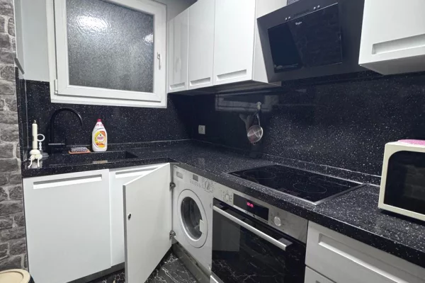 Shtepi me qera Apartament ne Tirane, 2+1, Mobilimi Bosh, pa mobiluar, Pagesa 900  Euro.