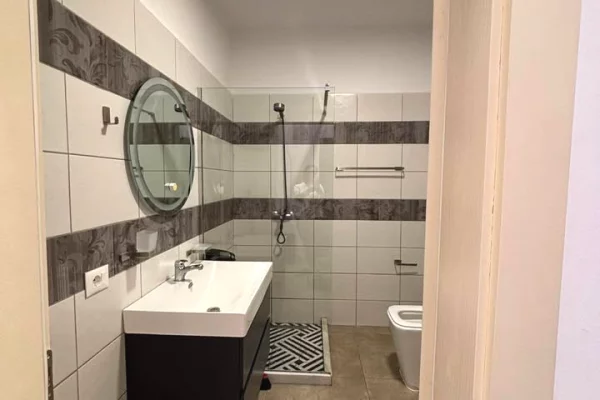 Shtepi me qera Apartament ne Tirane, 2+1, Mobilimi E mobiluar, Pagesa 70,000  Leke.