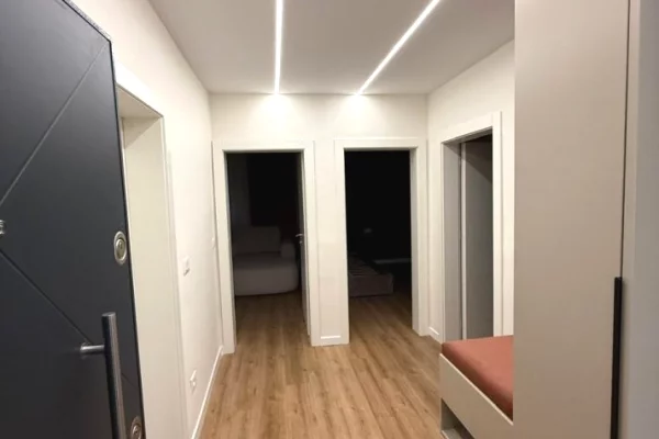 Shtepi me qera Apartament ne Tirane, 2+1, Mobilimi E mobiluar, Pagesa 85,000  Leke.