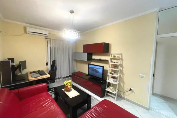 Shtepi me qera 1+1 ne Tirane - 30,000 Leke