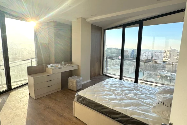 Shtepi me qera 2+1 ne Tirane - 1,400 Euro