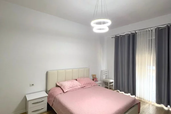 Shtepi me qera Apartament ne Tirane, 1+1, Mobilimi E mobiluar, Pagesa 60,000  Leke.