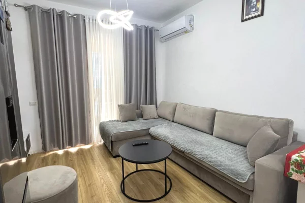 Shtepi me qera Apartament ne Tirane, 1+1, Mobilimi E mobiluar, Pagesa 60,000  Leke.