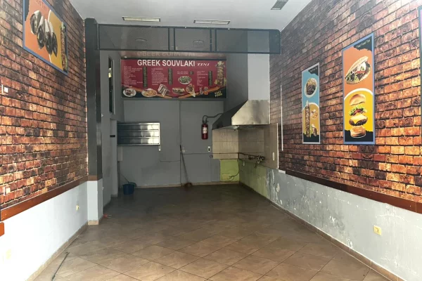 Ambient biznesi me qera 1+1 ne Tirane - 80,000 Leke