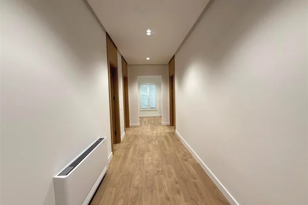 Ambient biznesi me qera 3+1 ne Tirane - 9,000 Euro