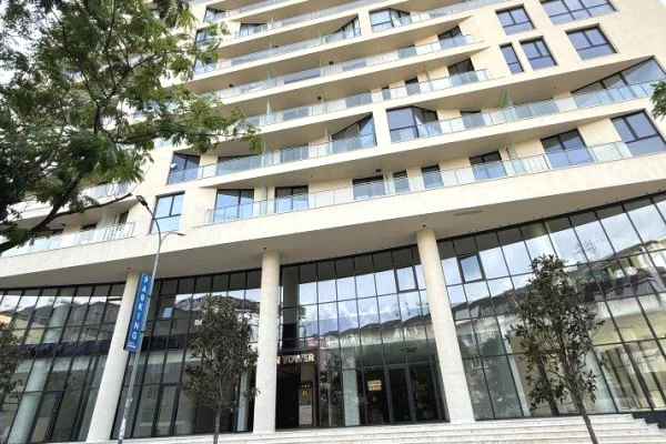 Ambient biznesi me qera 3+1 ne Tirane - 1,000 Euro