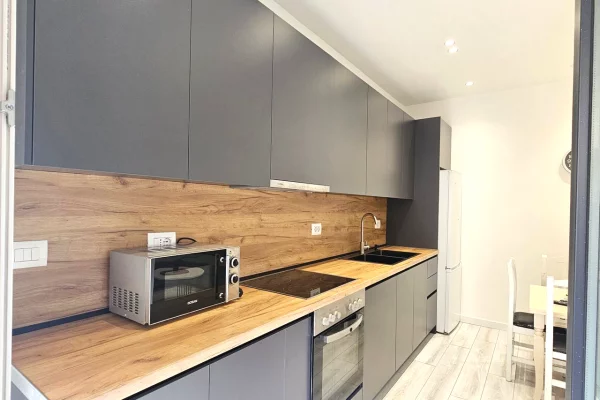 Shtepi me qera 2+1 ne Tirane - 40,000 Leke