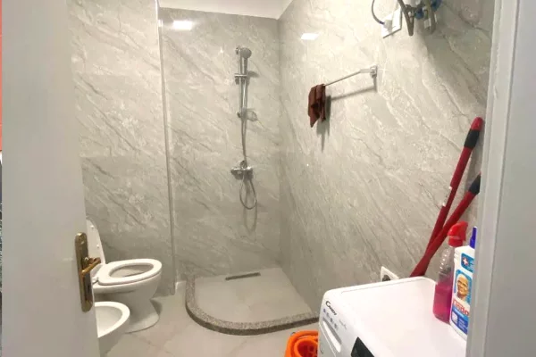 Shtepi me qera Apartament ne Tirane, 2+1, Mobilimi E mobiluar, Pagesa 50,000  Leke.