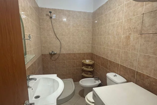 Shtepi me qera 1+1 ne Tirane - 35,000 Leke